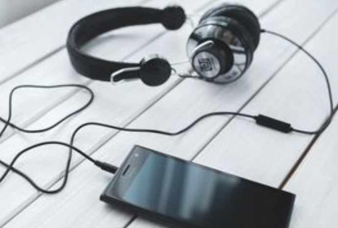Cara Menggunakan Ponsel Cerdas Anda Untuk Mengatasi Gangguan Pendengaran